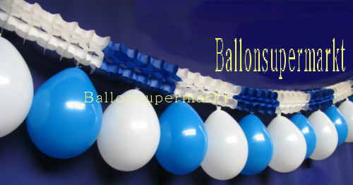 Blau-Weie Girlande mit blau-weissen Luftballons